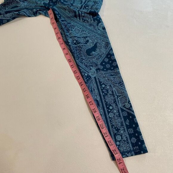 Fabletics PowerHold Blue Paisley Print Leggings Women’s High Waisted Compression - Picture 7 of 9